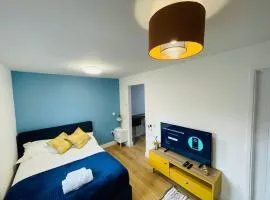 HAYDEN - KENILWORTH STUDIO FLAT 30 m2 - PRIVATE PARKING