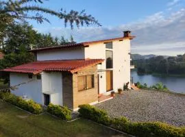 La Villa, Espectaculares vistas al lago Peñol-Guatape