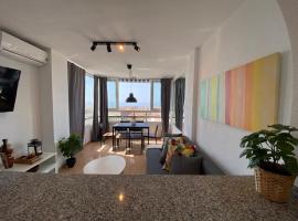 Apartamento DIORAMA D con impresionante vista, piscina y parking，位于贝纳尔马德纳博纳玛德纳缆车附近的酒店