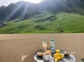 Appt chaleureux 2 - 4 personnes au pied des pistes - draps et linges de toilette non fournis - ménage non inclus - attention rénovation de façade actuellement