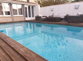 Villa 8p piscine+ spa+Clim+ 4 SDB proche des plages，位于Bompas的酒店