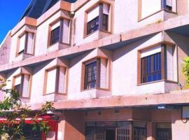 HOTEL BENALUA，位于艾利亚德亚罗萨的酒店