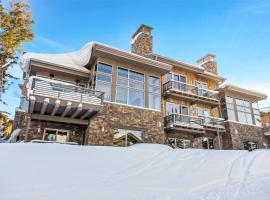 Luxury Five Bedroom Private Home with stunning Park City views home，位于帕克城的酒店