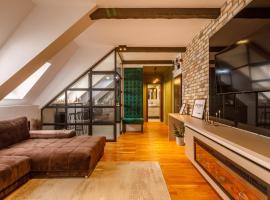 Urban Oasis Apartments with Parking，位于布加勒斯特的酒店