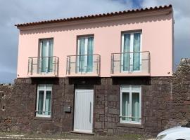 Azorean Stones House AP D, Vila do Porto, Açores，位于波尔图镇的酒店