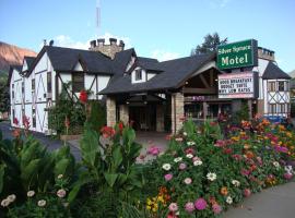 Silver Spruce Inn，位于格伦伍德温泉的汽车旅馆