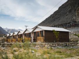 Horizon Resort Attabad Lake Hunza，位于罕萨的度假村