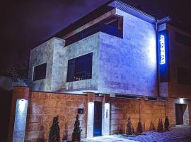 Levanevsky Hotel，位于敖德萨的带泳池的酒店