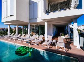 Dedaj Resort - Villa Auri，位于扎达尔的带泳池的酒店