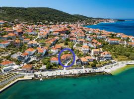 Stone house on the Batalaža Beach - Kali，位于卡利的酒店