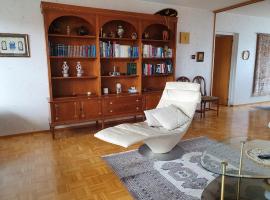 Large apartment with 4 bedrooms, central location，位于坦佩雷Tampere Tenniskeskus附近的酒店