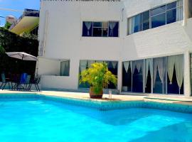 casa HIKURI，位于坎昆Cancun Bullfight ring附近的酒店