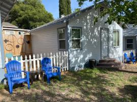 Clearlake Cabins，位于克利尔莱克的酒店