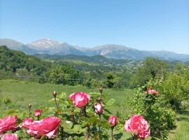 Villa Strada dei Monti Sibillini，位于Montefortino的度假屋