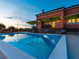 Villa Solis ZadarVillas，位于扎达尔的酒店