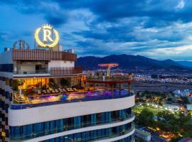 Regalia Gold Hotel，位于芽庄Nha Trang Beach的酒店