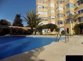 Precioso apartamento junto a playa y con piscina.，位于马拉加的高尔夫酒店