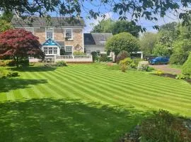 CREAG DHUBH COUNTRY HOUSE