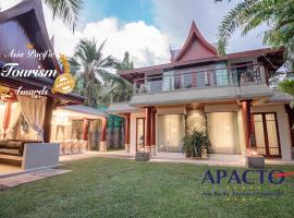 Villa in the Park, Whole house's suitable for family's vacation，位于普吉镇The Plaza Surin附近的酒店