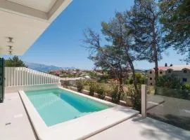 Nice Home In Sumartin With Outdoor Swimming Pool