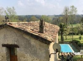 Les Gîtes du Hameau avec piscine，位于Castelnau-sur-Gupie的豪华帐篷营地