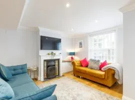 Beautiful central 3-bed w/roof terrace & parking