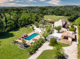 L'Insoupçonnée Saint Rémy de Provence，位于诺沃的住宿加早餐旅馆