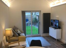 Unique one bed contemporary bungalow town centre，位于马奇的酒店