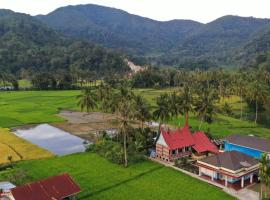 Rumah Gadang Simarasok，位于Baso的酒店