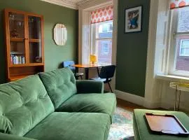 Arbroath luxury apartment in MCM style