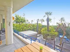 Luxury Garden Jacuzzi Promenade