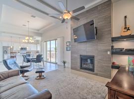 Upper Valley El Paso Home with Hiking Access On-Site，位于Santa Teresa的酒店