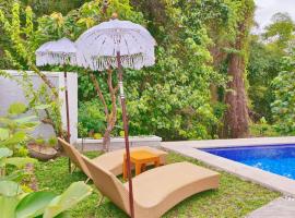 Coco Heaven Senggigi - 2 BR Private Villa with Private Pool，位于Lajor的酒店