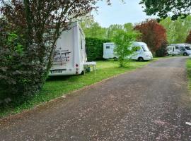 Resort & Camping - Val de Braye，位于Bessé-sur-Braye的酒店