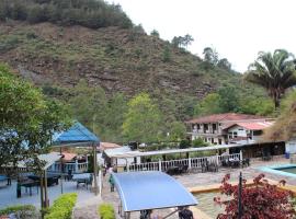Centro Vacacional Paraiso Termal，位于Tibirita的酒店