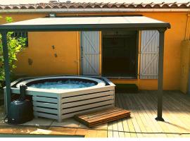 SUITE SPA PRIVATIF extérieur 66 Perpignan Nord，位于Pia的酒店