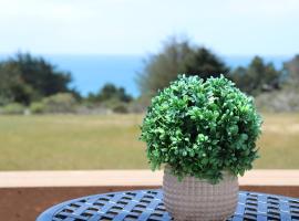 Cozy Getaway with Ocean View and Private Entrance!，位于瓜拉拉的酒店