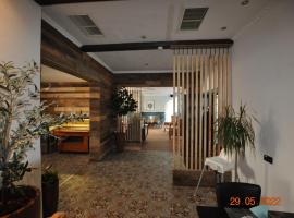 Parkhotel Schwedt，位于施韦特的带停车场的酒店