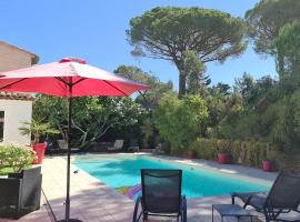 Ste Maxime Villa 5 etoiles Piscine chauffée et jacuzzi，位于圣马克西姆的酒店