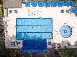 里约埃斯孔迪多酒店，位于圣赫罗尼莫的酒店