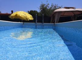villa mina con vasca idromassaggio，位于塔兰托的酒店
