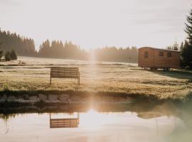 Maringotka Gerlovka Šumava，位于Čachrov的豪华帐篷营地