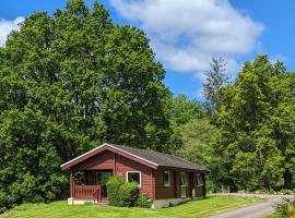 Ruskin Lodges Argyll, by Puck's Glen, Rashfield near Dunoon，位于达农的酒店
