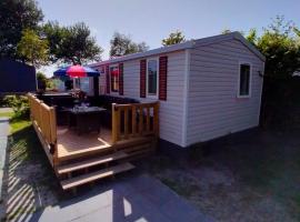 BJ Chalets - Robbengat 68 - Gezellige, kindvriendelijke chalet op vakantiepark Lauwersoog! Vroege incheck!，位于劳雷尔苏格的酒店