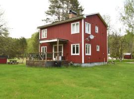 Cozy cottage near untouched wilderness and skiing，位于Stöllet的别墅