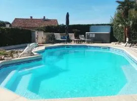 VILLA PLEIN SUD à 900m du centre de Cavalaire sur Mer - chambre climatisée - piscine - spa- Calme et Détente