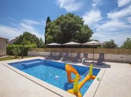 Villa mit Pool und klimatisierten Schlafzimmern