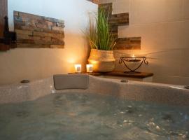 Charming place - Kraków Gdów Jacuzzi，位于Gdów的度假屋