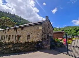 Glandwr Cottage at Hendre Rhys Gethin