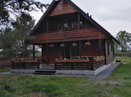 dom drewniany pod lasem，位于Zatory的酒店